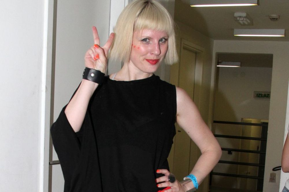 A ne tribina i tuče! Lollobrigida pokazala šta je pravi patriotizam! Da li bi neko od vas uradio ovo?