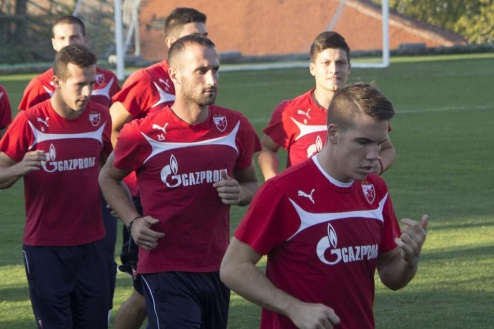 Kako se fudbaleri Crvene zvezde oporavljaju od napornih Grofovih treninga na Kipru! (FOTO)