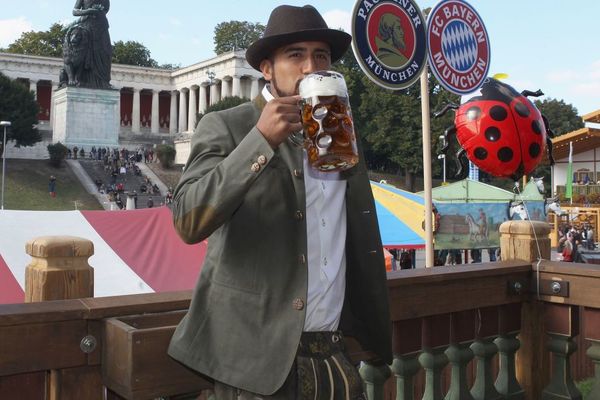 Voli čašicu: Vidal pijan došao na trening, Gvardiola poludeo! (VIDEO)