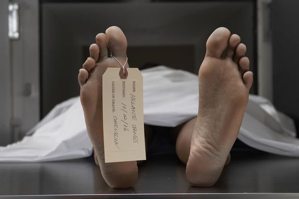 Mrtav policajac pronađen potpuno go: Prekrili ga samo košuljom!