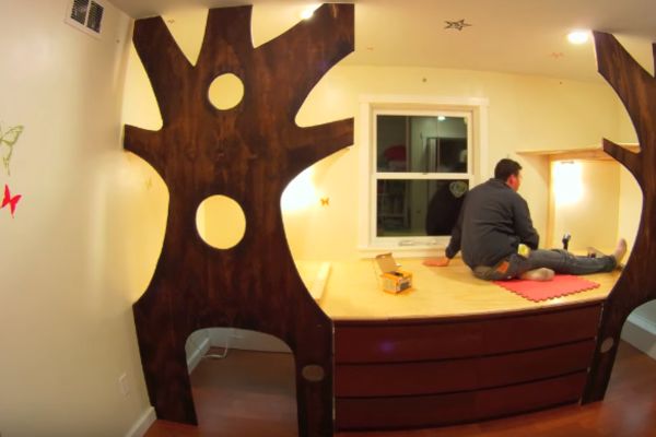 Koliko je teško napraviti kućicu na drvetu u dečjoj sobi? Ovom ćaletu - nimalo! (VIDEO)