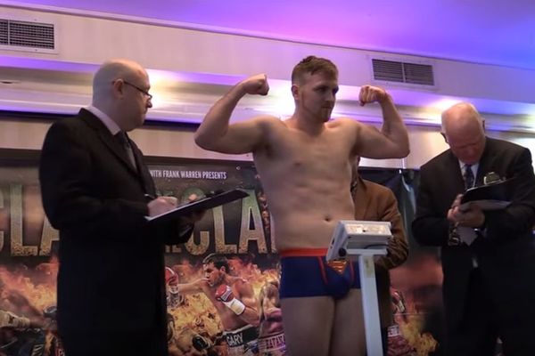 Pucnjava na merenju boksera: Napadači maskirani u policajce ubili jednu osobu! (VIDEO)