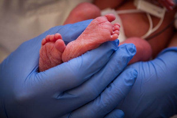 Sramota Srbije! Direktor zabranio posete dečaku u bolnici! Kod mališana niko nije bio godinu dana!