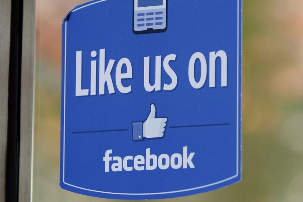 Revolucija! Nema više lajkovanja! Fejsbuk se napokon oprašta od ovog dugmenceta! (FOTO)