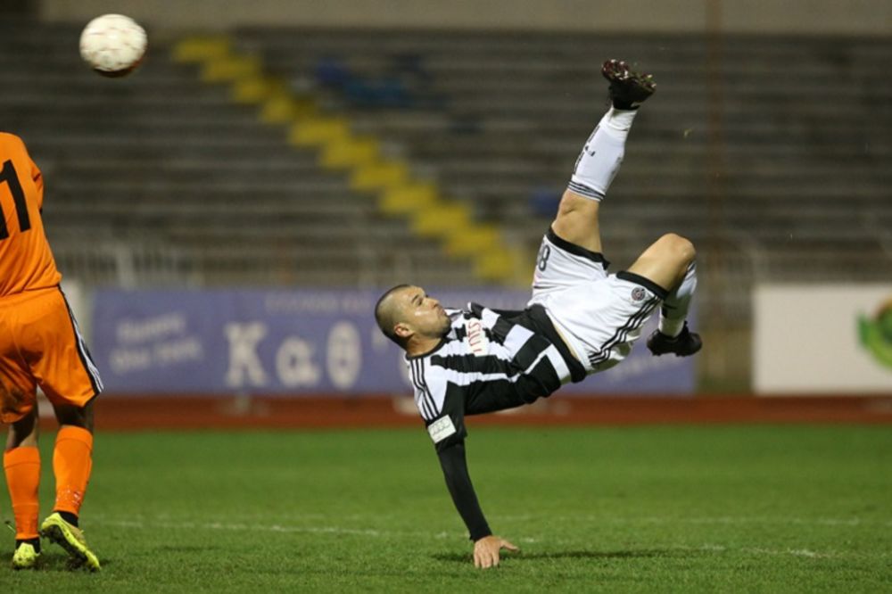 Makazice Božinova i zamalo opšta tuča obeležile Partizanovu pobedu nad Šahtjorom! (VIDEO)