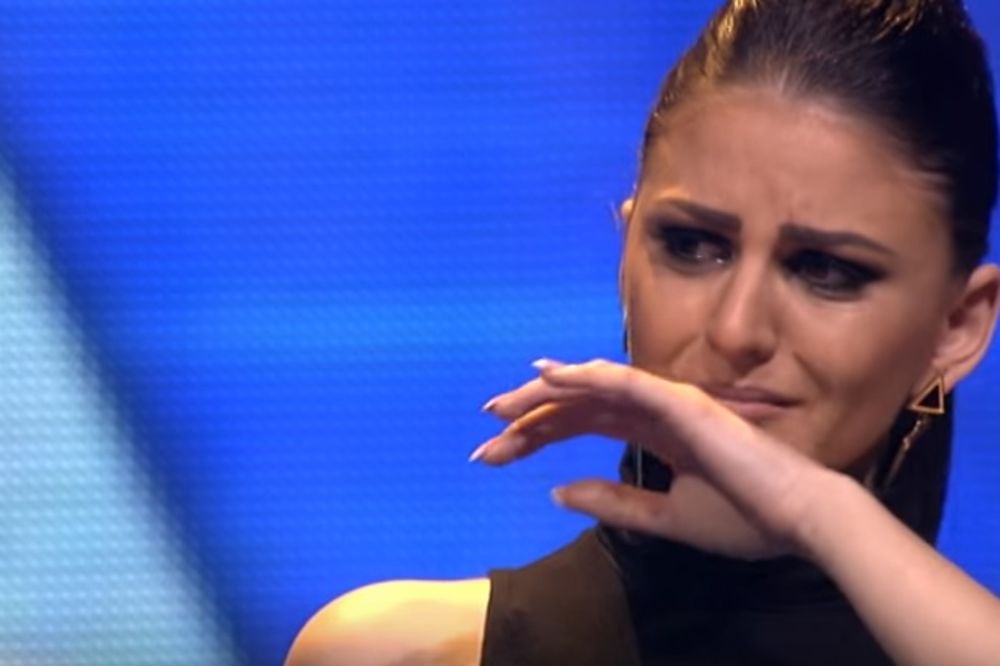Al su joj odbrusili! Takmičarka Zvezda Granda briznula u plač posle razmene vatre sa žirijem!