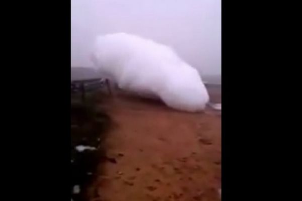 Šta je ovo palo sa neba u Maroku? I ne, nećete pogoditi! (VIDEO)