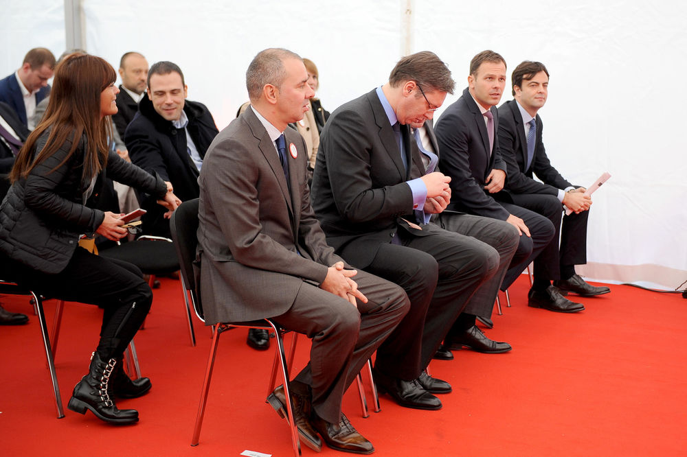 Vučićev kum mora da objavi svoju biografiju! Sud poništio rešenje Vlade da je to tajna!