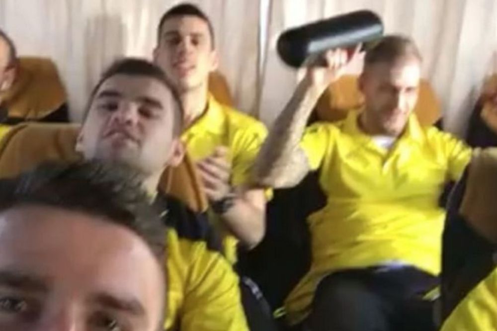 Gde igraju srpski fudbaleri, tu gruvaju narodnjaci: U Moldaviji je hit Zek, zek dadumle! (VIDEO)