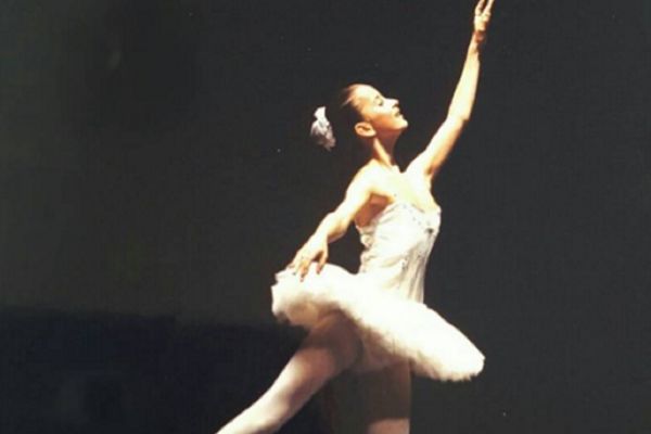 Znate ko je? Ova slatka balerinica je danas vlasnica najseksi nogu na srpskoj estradi! (FOTO)