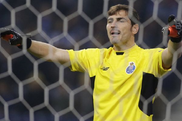 Vreme mu je za penziju: Kasiljas primio gol već u 10. sekundi! (VIDEO)