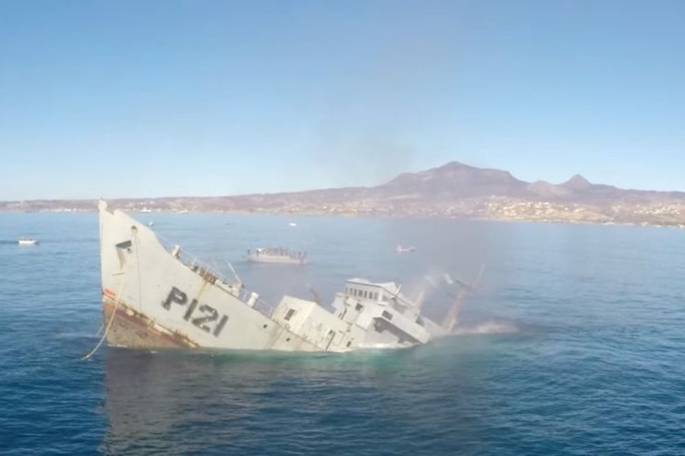 Da li ste se ikada pitali kako izgleda potapanje broda? (VIDEO)