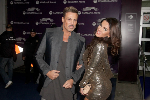 Biće vruće u rijalitijima! Dve cice ulaze u šou, jedna na Farmu, druga u Parove! (FOTO) (VIDEO)