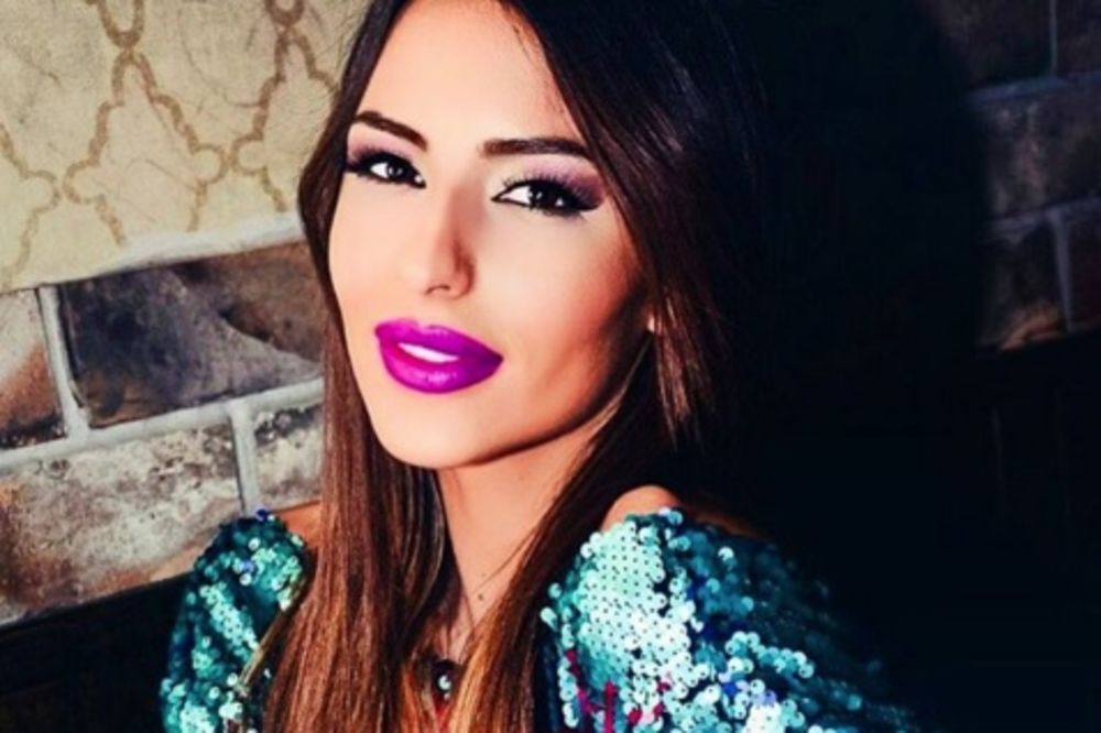 Kad Anastasija zatrese guzom, ceo klub samo u nju gleda! (VIDEO)