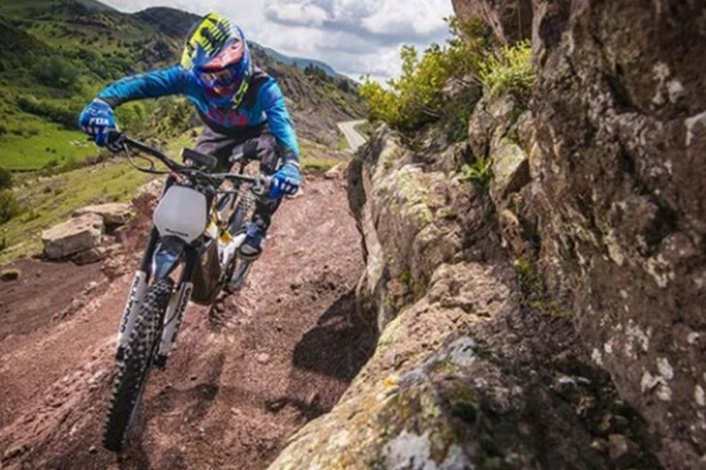 Prvi motobajs na svetu: 2.000 vati za 60 kilometara na čas (FOTO) (VIDEO)