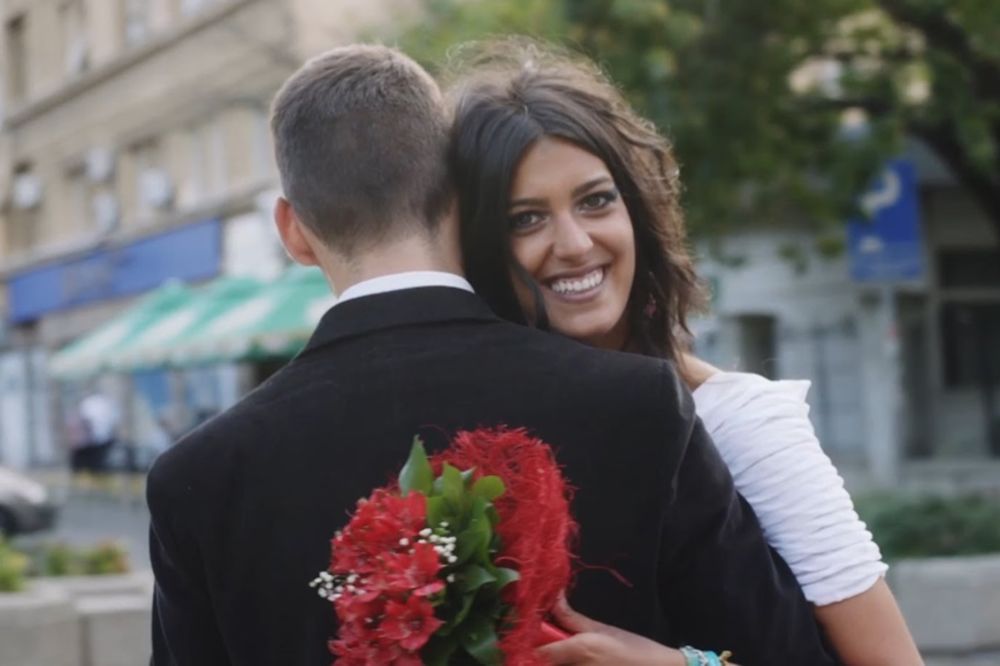 Sećate se nje? Evo gde možete da nađete Lutku iz spotova SARS!