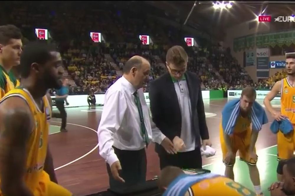 Sedi ovde, čoveče! Koji vam je... bre: Vujošević u svom stilu na tajm-autu! (VIDEO)