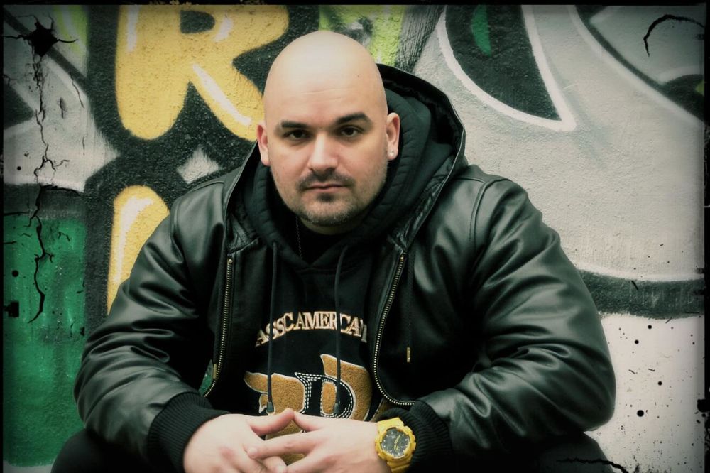 Nije Ila klošar, mamu vam j....! Minimaksov sin oduvao Farmu i Željka Mitrovića! (FOTO)