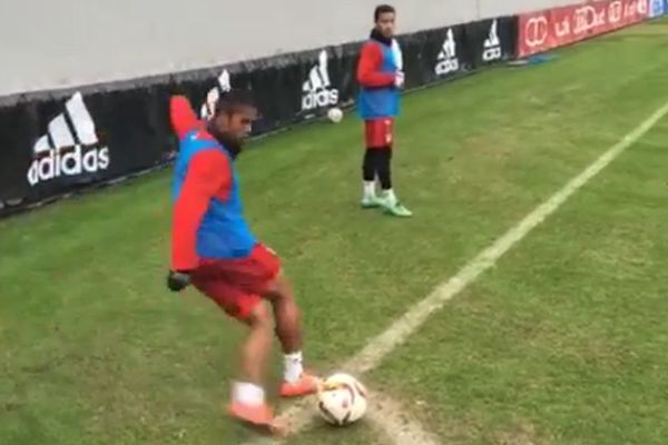 Brazilac iz Bajerna postigao gol rabonom direktno iz kornera! (VIDEO)