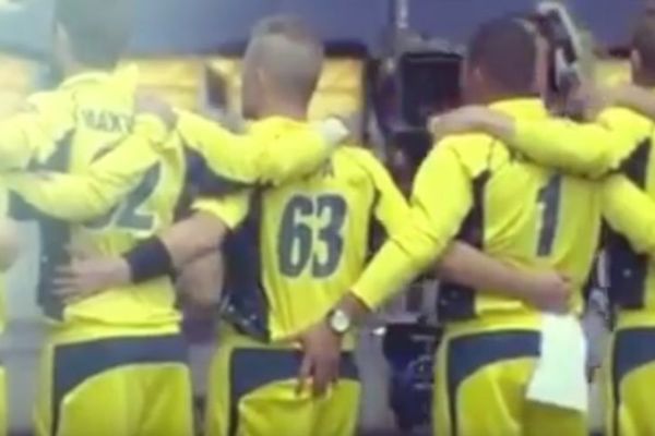 Nabio saigraču prstenac dok su slušali himnu?! (VIDEO)