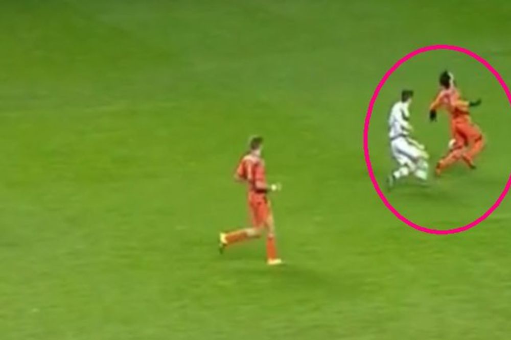 Ne samo što je izveo najgore simuliranje ikada, već se sudija primio najstrašnije! (VIDEO)