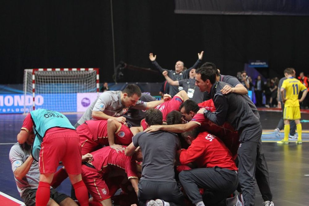 Orlovi samo hrabro, kao i do sada: Poruka Zvezdinih fudbalera srpskim futsalerima! (VIDEO)