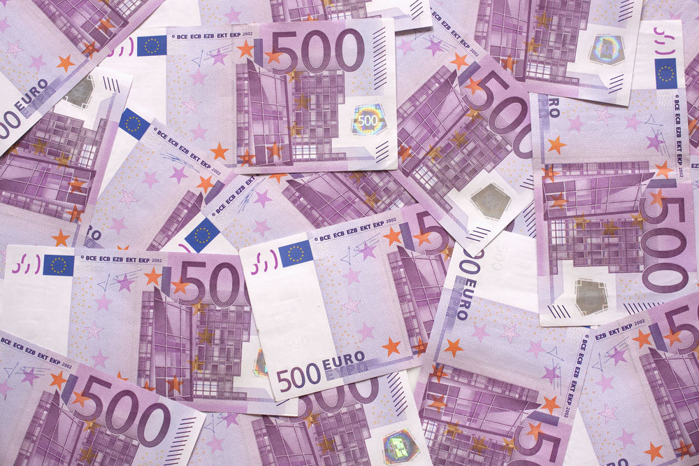 Ojadili ga načisto: Penzioneru iz Beograda sa računa banke nestalo 400.000 evra!