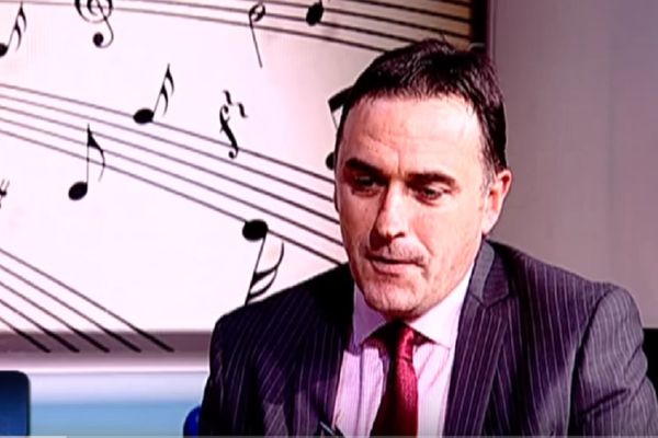 Bez trunke srama: Lokalni funkcioner sam sebi potpisao rešenje o stalnom zaposlenju!