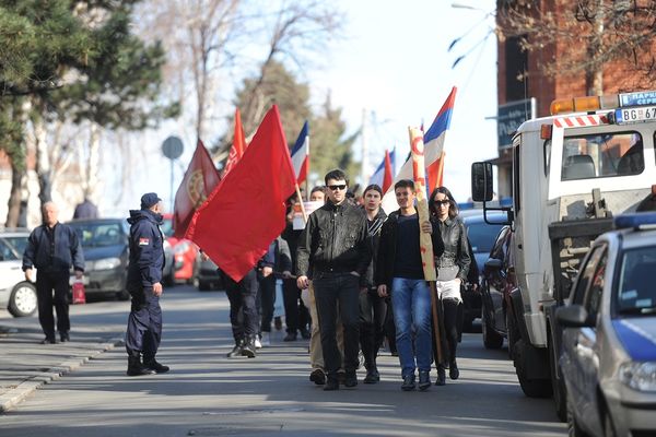 Ko su radikalni komunisti koji su prekinuli tribinu Vuka Jeremića? (VIDEO)