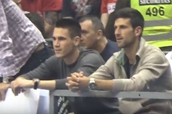 Noleta je razgalilo užičko kolo, dok je njegov mlađi brat više gledao u zgodne čirlidersice! (VIDEO)