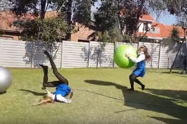 Blam do blama: Šta one to rade? Mora da boli! (VIDEO)