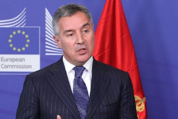 Kakav sam ja meni car: Đukanović prešišao i Staljina, danas slavi četvrt veka na čelu Crne Gore!