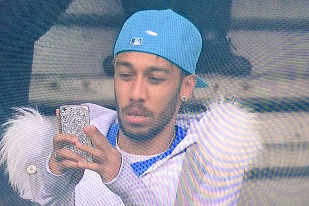 Šokirao javnost: Obamejang u izdanju u kakvom nikako ne možete da ga zamislite! (FOTO) (VIDEO)