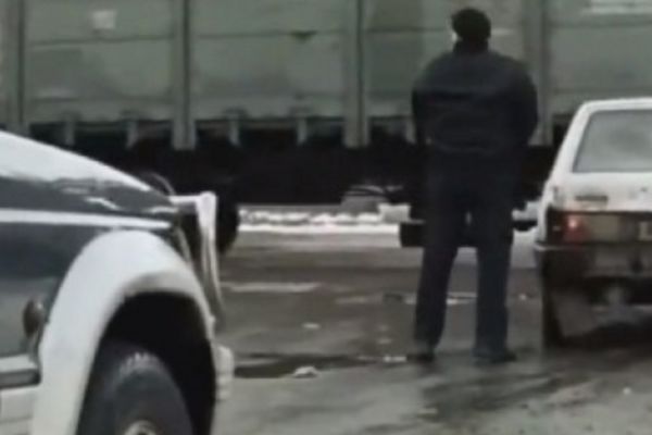 Zašto tražiš frku kad si slabiji! Kršni momci dobili što su zaslužili (VIDEO)