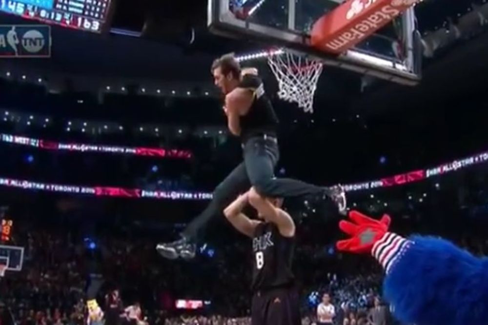 Ovo zakucavanje bi pobedilo na svim mogućim takmičenjima! (VIDEO)