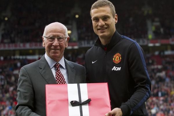 Tribina Old Traforda ponela ime legende Mančester junajteda! (VIDEO)