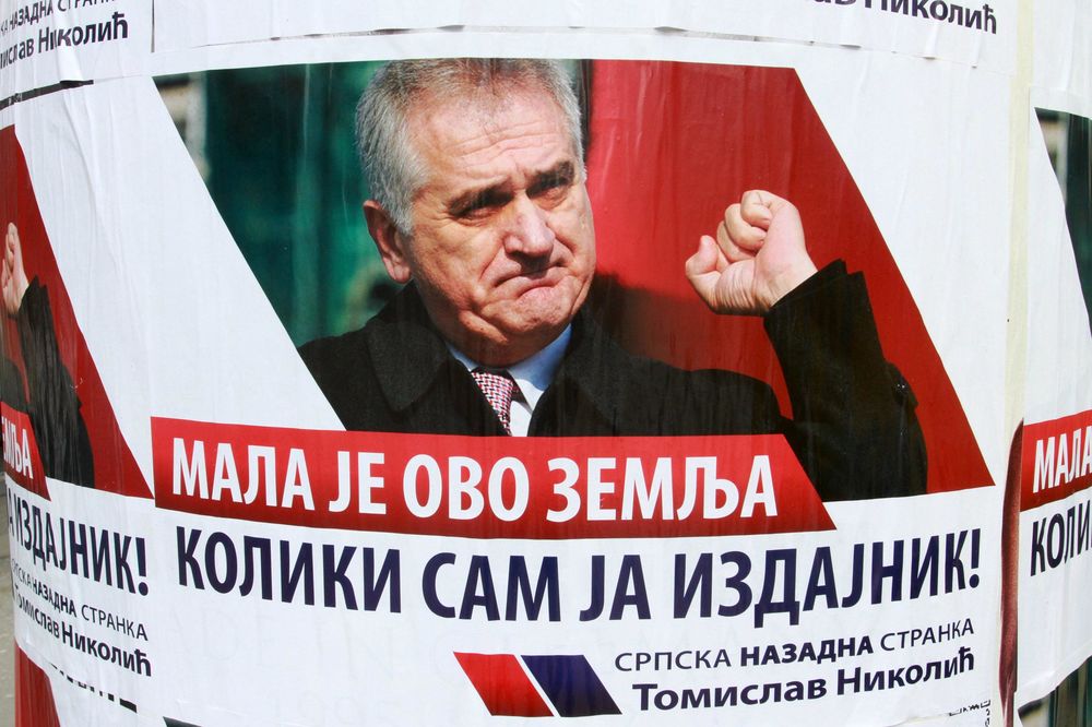 Urnebesni slogani kojih se političari ne stide, a mi propadamo u zemlju od blama! (FOTO)