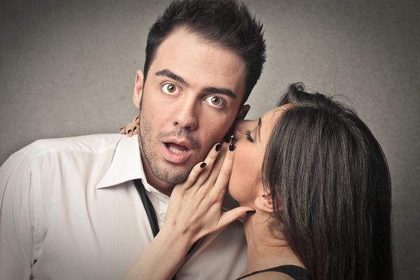 5 laži koje uvek smete da kažete partneru (GIF)