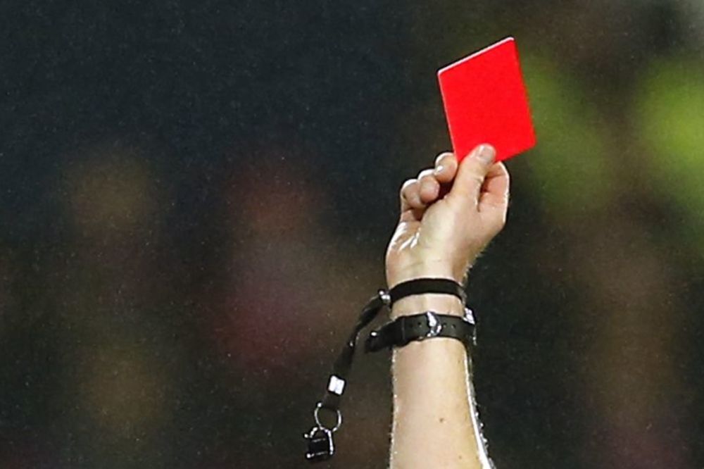 Zbog crvenog kartona ubio sudiju na terenu, a drugog igrača upucao u grudi!