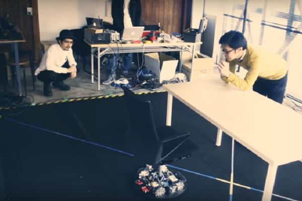 Stolice na sve strane: Nisan ima pametno rešenje - samo pljesnite dlanovima! (VIDEO)