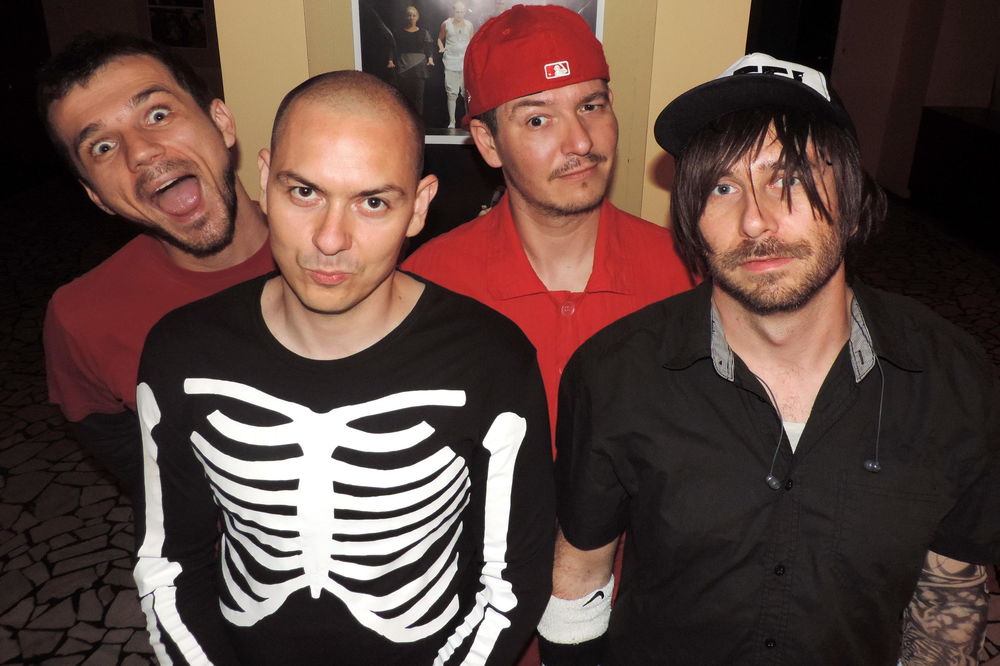 Ander d Brankov bridž: Red Hot Chili Peppers na srpski način! (VIDEO)