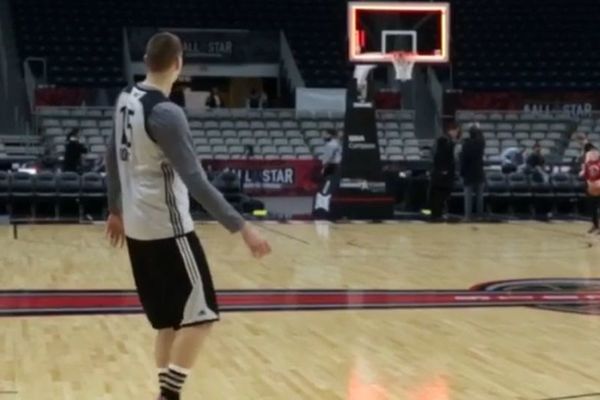 Pa on je bog! Pogledajte šta je Jokić uradio, ovo je stvarno neverovatno! (VIDEO)