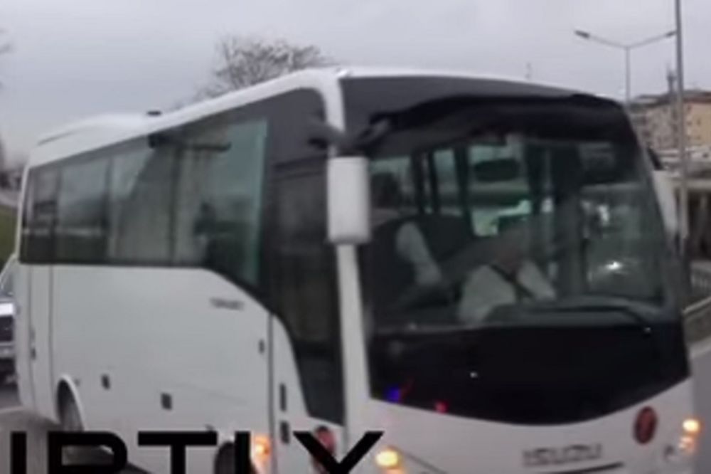 Turci kamenjem napali Škuletića i Pejčinovića! (VIDEO)