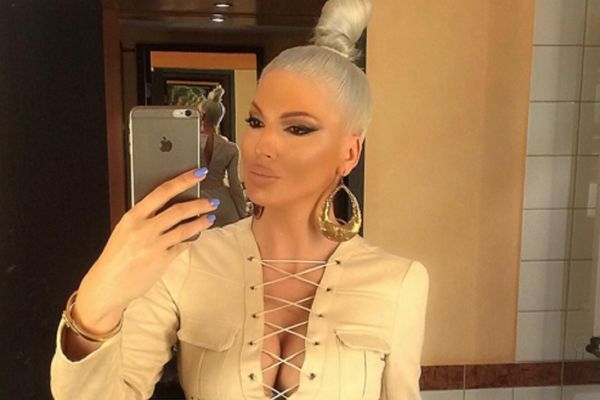 Diva se zapustila! JK ovo je nedopustivo! Kako joj je guza porasla ovoliko? (VIDEO)