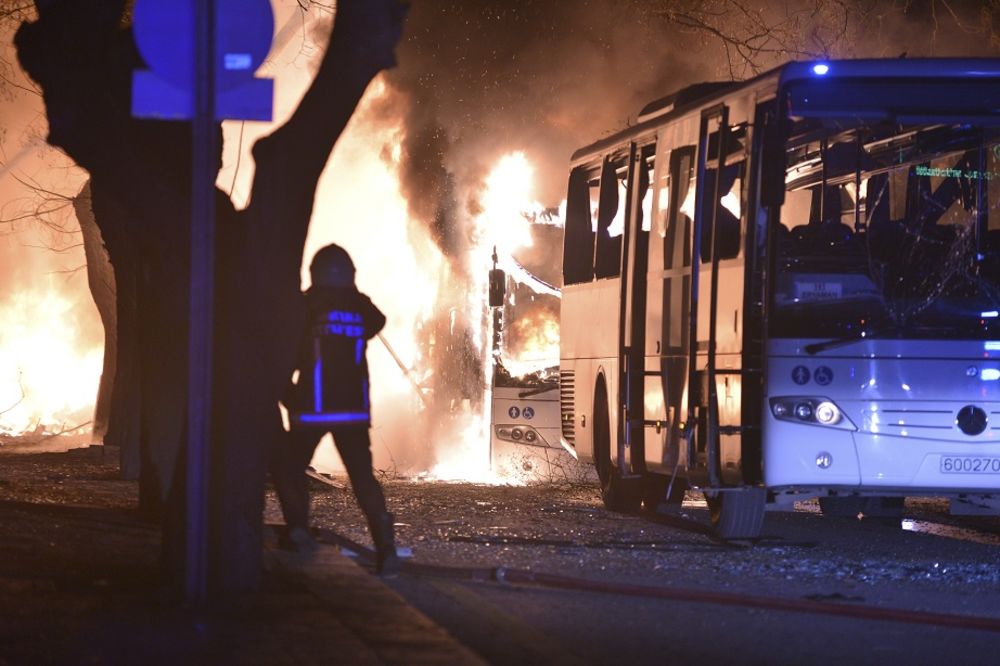 Eksplozija u Ankari: Najmanje 28 mrtvih u bombaškom napadu! (FOTO) (VIDEO)