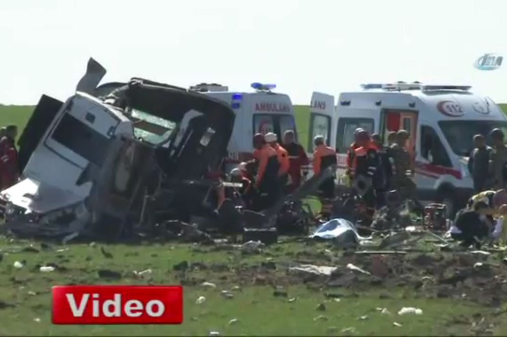 Pršti u Turskoj: Napadnut i vojni konvoj, 6 mrtvih! (VIDEO)