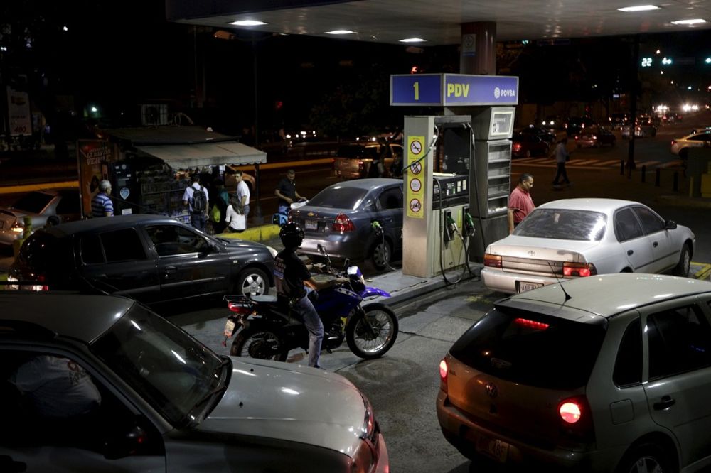 Njima je kao za vreme Slobe: Benzin u Venecueli poskupeo 6.000 odsto! (FOTO)