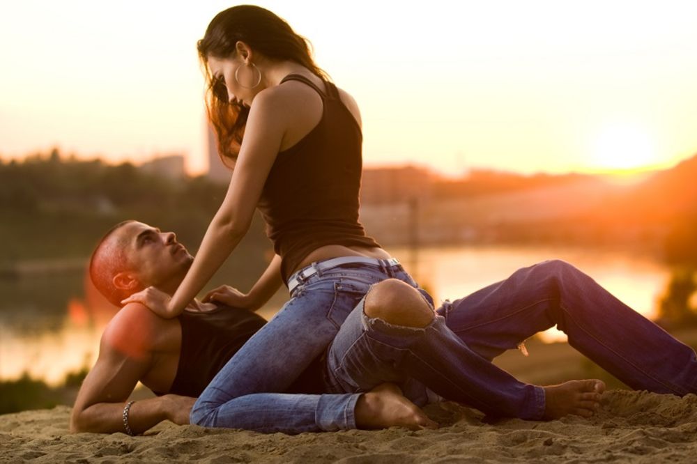 Postoji debeo razlog zašto nikad ne bi trebalo da perete farmerke (GIF)