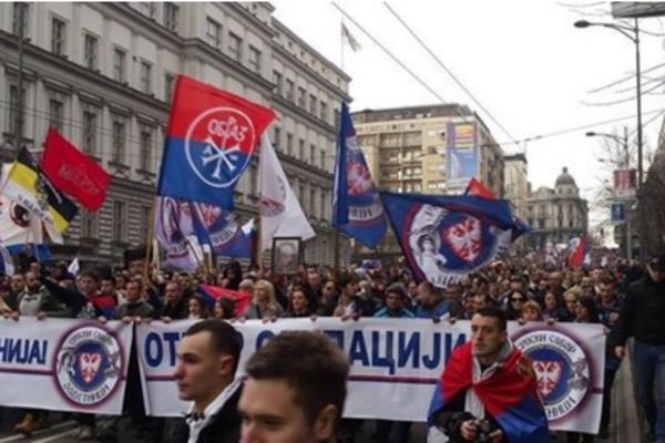 Preko hiljadu ljudi protestovalo zbog Nikolićevog potpisivanja Zakona o NATO! (FOTO)