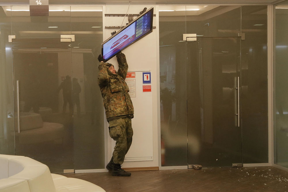 Na demonstracijama u Kijevu stradale 2 ruske banke (FOTO)